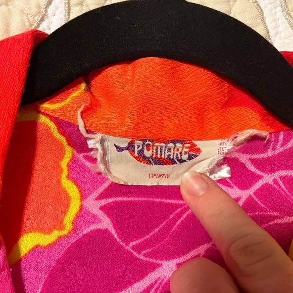 Women's Barkcloth Aloha Shirt - Picture 7 of 8